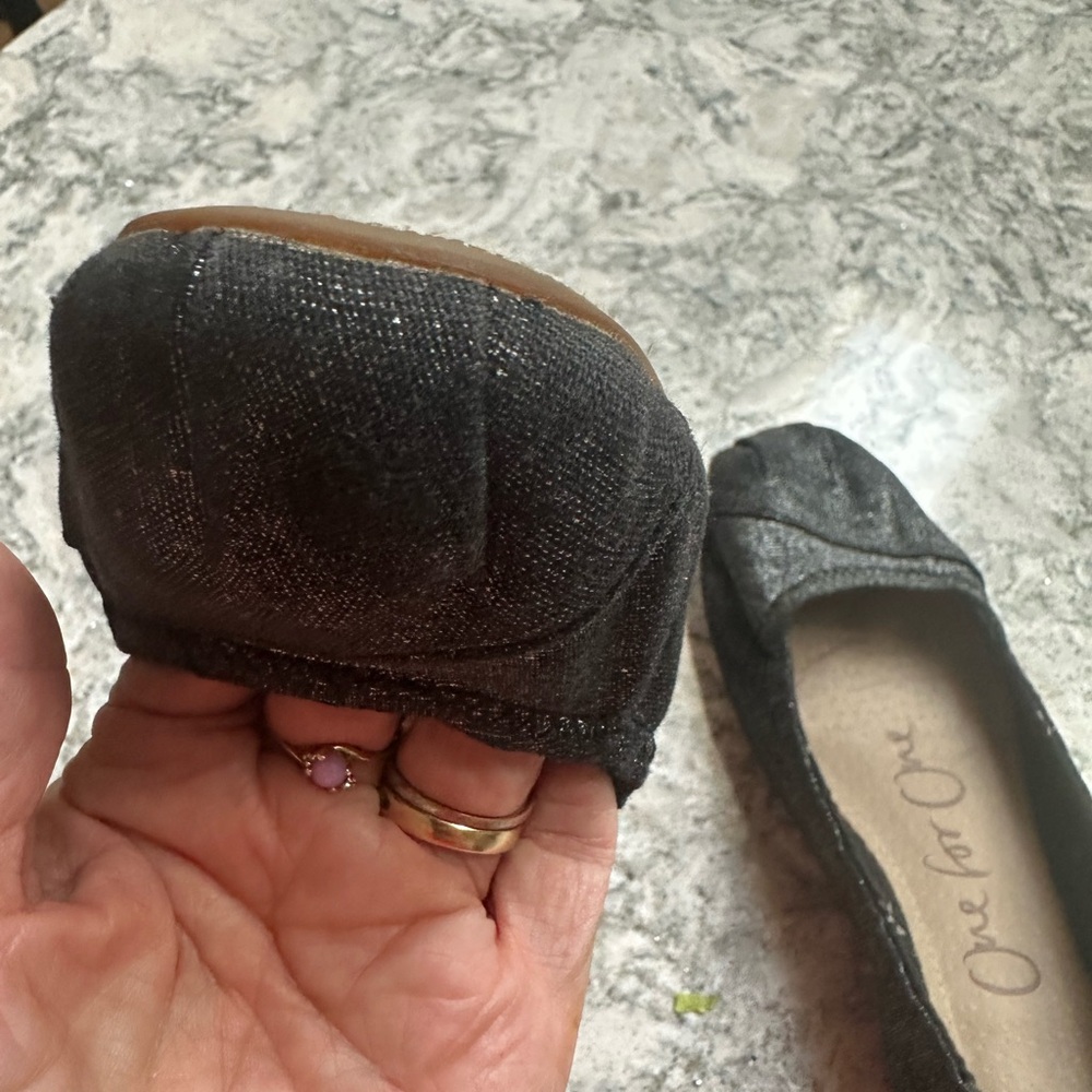 Toms Black Leather Flats Versatile Comfort size 9 - Picture 7 of 9
